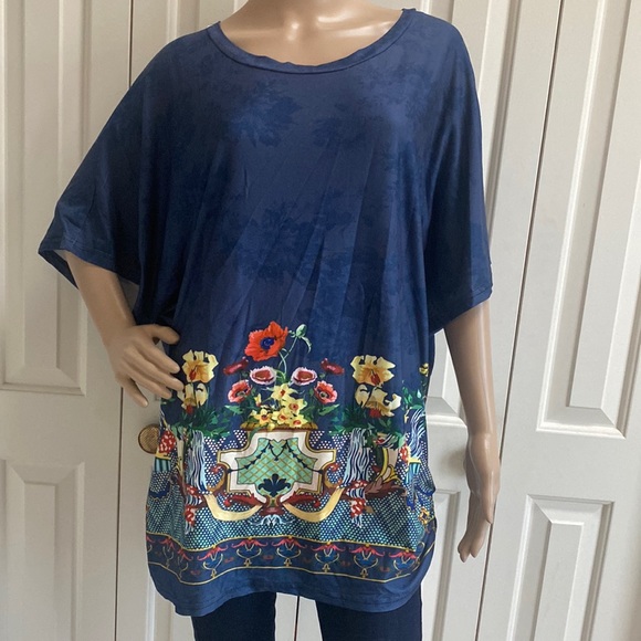 love u dear Tops - NWOT Love U Dear Womens 1X Adorable Bat Wing Navy Blouse. Floral and fun.